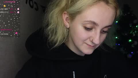Snapshot of frosty_blueberries4 chatting on January 10, 2025, 7:32 pm ANA online show from January 10, 2025, 7:32 pm