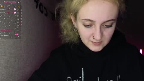 Snapshot of frosty_blueberries4 chatting on January 24, 2025, 12:31 am ANA online show from January 24, 2025, 12:31 am