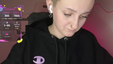 Snapshot of frosty_blueberries4 chatting on September 15, 2025, 8:42 pm ANA online show from September 15, 2025, 8:42 pm