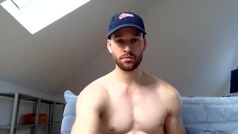 frozenyoga online show from September 26, 2025, 8:40 am