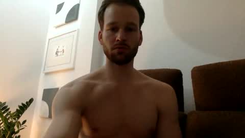 frozenyoga online show from February 17, 2026, 10:05 pm