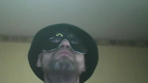 Snapshot of fryboxxxxx chatting on April 15, 2026, 12:34 pm fry online show from April 15, 2026, 12:34 pm