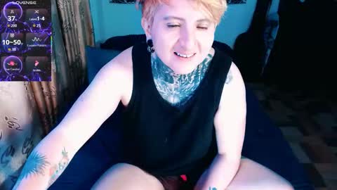 Snapshot of ftmblueyes chatting on November 9, 2025, 4:44 am HEHIM online show from November 9, 2025, 4:44 am