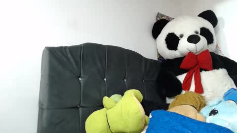 Mia and Gary  online show from December 28, 2024, 7:55 am