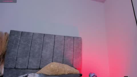 laura - Independent model online show from June 2, 2026, 9:50 pm