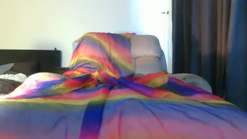 Pizzaz online show from November 13, 2025, 1:37 am