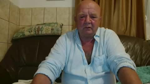 fullballs6 online show from September 17, 2025, 1:51 am