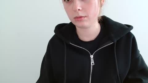 Emma online show from April 1, 2026, 1:41 pm