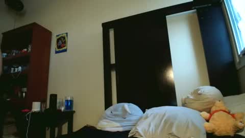 fuzzypeaches87 online show from April 17, 2026, 11:30 pm