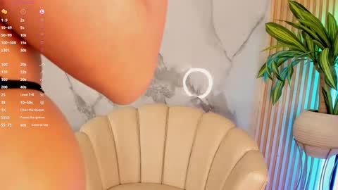   Independent model online show from November 21, 2025, 12:59 pm