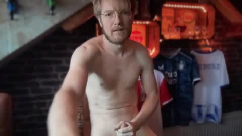 Snapshot of g00nst4r chatting on January 4, 2025, 3:28 pm g00nst4r online show from January 4, 2025, 3:28 pm