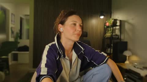 Snapshot of g_ia chatting on May 22, 2026, 7:19 pm G online show from May 22, 2026, 7:19 pm