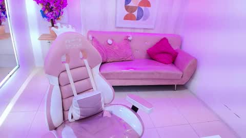 gabby_evanns online show from October 20, 2025, 12:05 pm