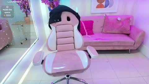 gabby_evanns online show from November 8, 2025, 11:54 am