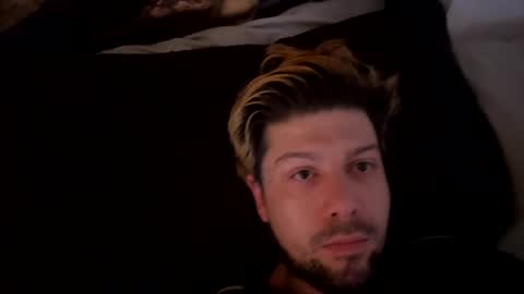 Snapshot of gabethier25 chatting on December 8, 2024, 4:35 am yeeah online show from December 8, 2024, 4:35 am