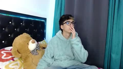 gabriel_x18 online show from February 16, 2026, 4:41 am