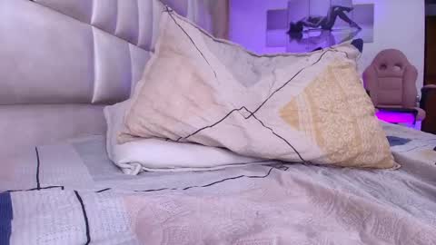 Snapshot of gabriela_leone chatting on September 24, 2025, 8:12 pm gabriela online show from September 24, 2025, 8:12 pm