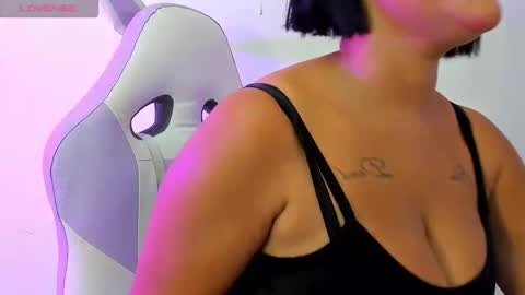 gabrielaa_miller_ online show from October 16, 2025, 7:37 pm