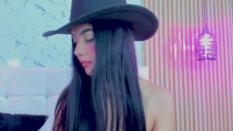 Gabriela Evans MS online show from January 22, 2025, 12:48 am