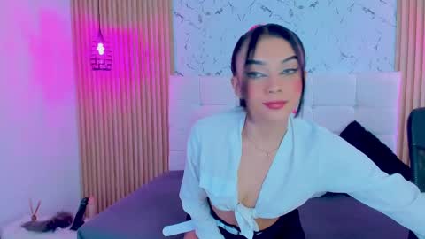 Gabriela Evans MS online show from February 11, 2025, 10:18 pm