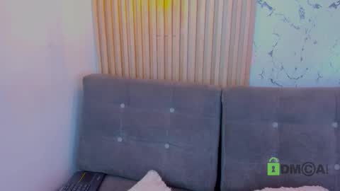 Gabriela Evans MS online show from November 5, 2025, 3:06 am