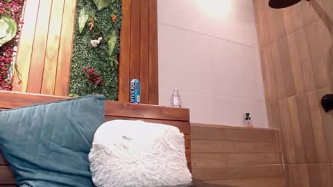 gabriell_ramirez_ online show from January 30, 2025, 6:46 am