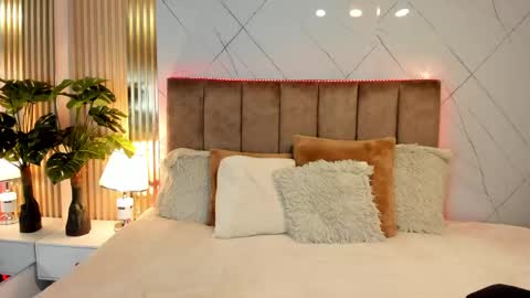 gabriella_santoss online show from April 21, 2026, 6:23 pm