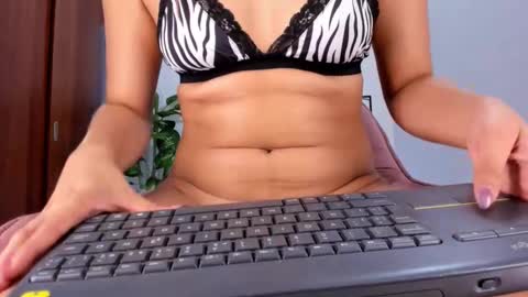 Snapshot of gaby_girl chatting on February 13, 2025, 2:01 am online show from February 13, 2025, 2:01 am