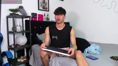 gael_jones online show from October 26, 2025, 5:02 am