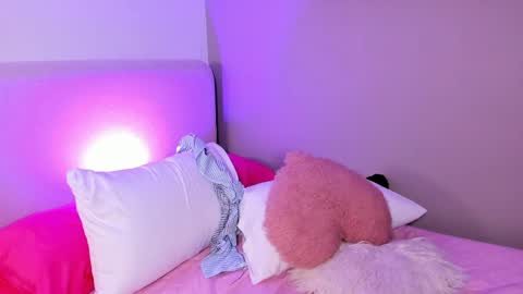 Gaia Baker  online show from April 10, 2026, 4:28 am