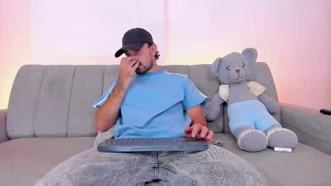 gal_stone_ online show from March 10, 2026, 1:54 am