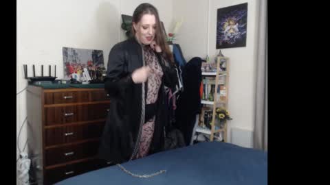 HOT  online show from October 25, 2025, 10:34 am