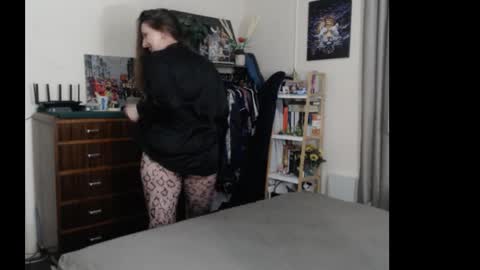 HOT  online show from November 29, 2025, 10:40 am