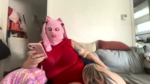 gapetrainee online show from October 19, 2025, 12:06 pm