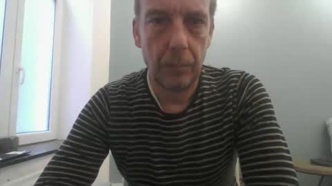 Snapshot of garou75 chatting on December 2, 2025, 8:19 am garou75 online show from December 2, 2025, 8:19 am