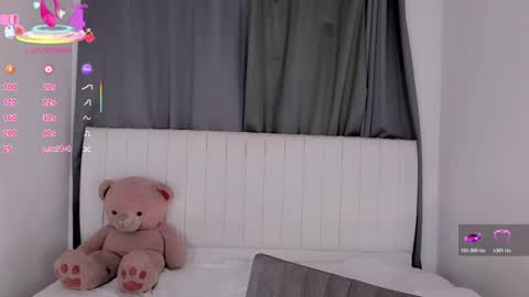 Vnecis Marn online show from November 18, 2025, 6:45 pm