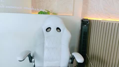gaviluc_ online show from July 4, 2026, 12:44 pm
