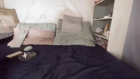 gayrobbin online show from November 22, 2025, 10:25 am