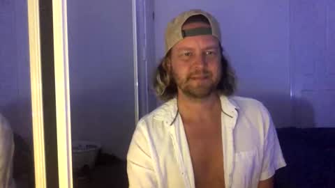 gcsurfer81 online show from November 4, 2025, 8:35 am