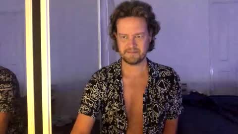 gcsurfer81 online show from April 3, 2026, 6:33 am