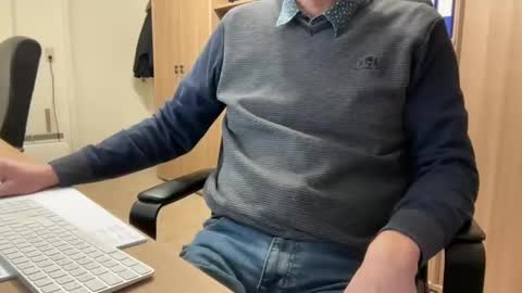 geertjem online show from December 2, 2024, 10:50 am