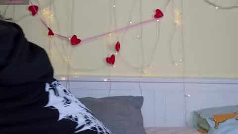 Ilona online show from November 9, 2025, 6:06 pm