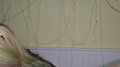 Ilona online show from November 12, 2025, 6:19 pm