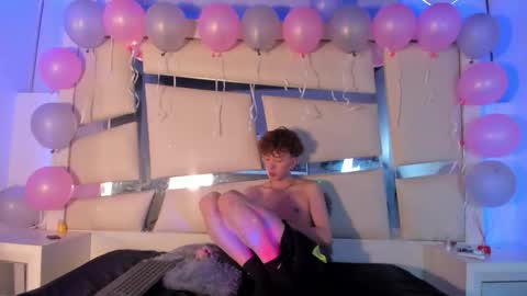 Snapshot of genesis_ask chatting on November 5, 2025, 4:23 am Genesis online show from November 5, 2025, 4:23 am