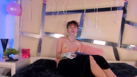 Snapshot of genesis_ask chatting on November 14, 2025, 5:39 am Genesis online show from November 14, 2025, 5:39 am