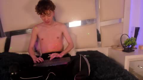 Snapshot of genesis_ask chatting on November 26, 2025, 5:19 am Genesis online show from November 26, 2025, 5:19 am