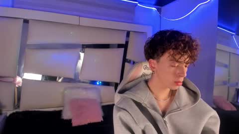 Snapshot of genesis_ask chatting on November 28, 2025, 3:20 am Genesis online show from November 28, 2025, 3:20 am