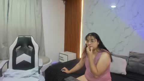Snapshot of genesis_y_moon chatting on June 26, 2026, 10:41 am genesis_y_moon online show from June 26, 2026, 10:41 am