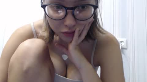 genev__ievee online show from November 13, 2025, 2:16 pm