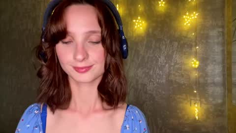 Riana online show from April 25, 2026, 9:34 am
